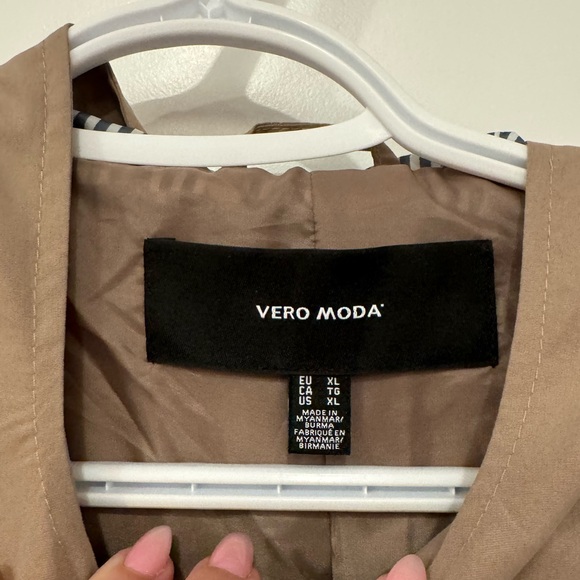 Extra large Vero Moda raincoat tan - Picture 2 of 10